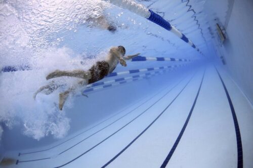 swimmers-79592_1280-e1618477559227.jpg